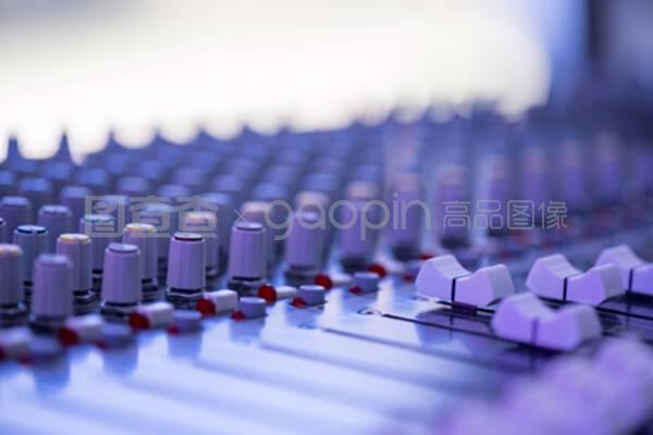 錄音棚混音臺 專業(yè)音樂制作的核心引擎